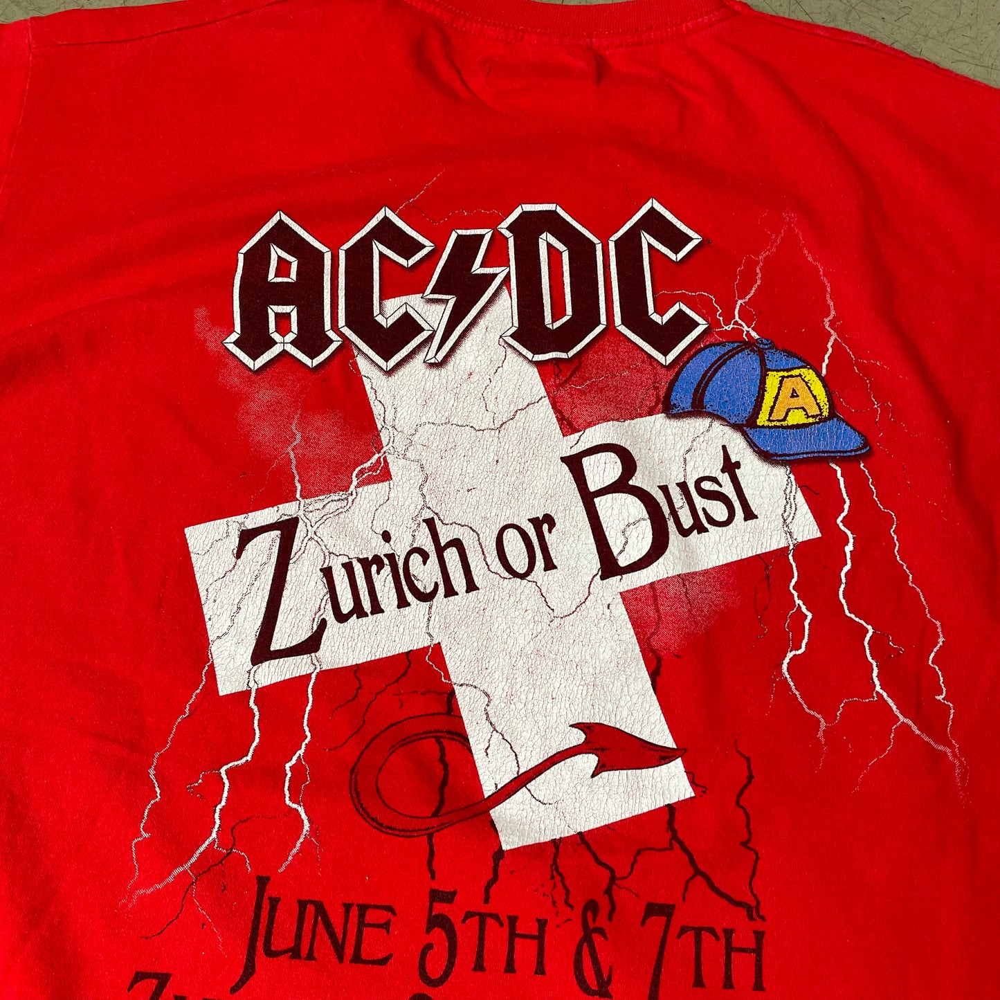 (M-L) Acdc Band Tour tshirt Zurich Switzerland 2015 rot