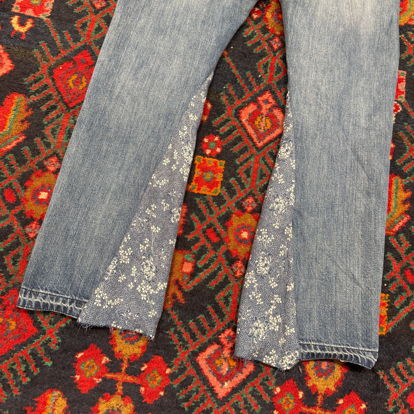 (M-L) RETROAREA REWORKED LEVI'S JEANSHOSE
