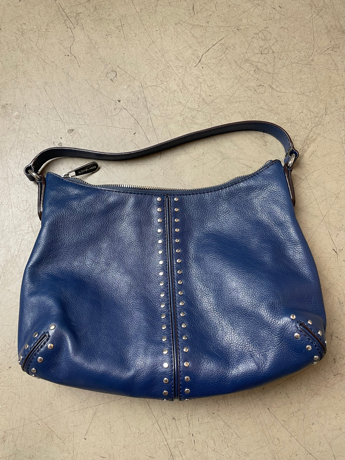 Studded Michael Kors Leder Handtasche blau Silber