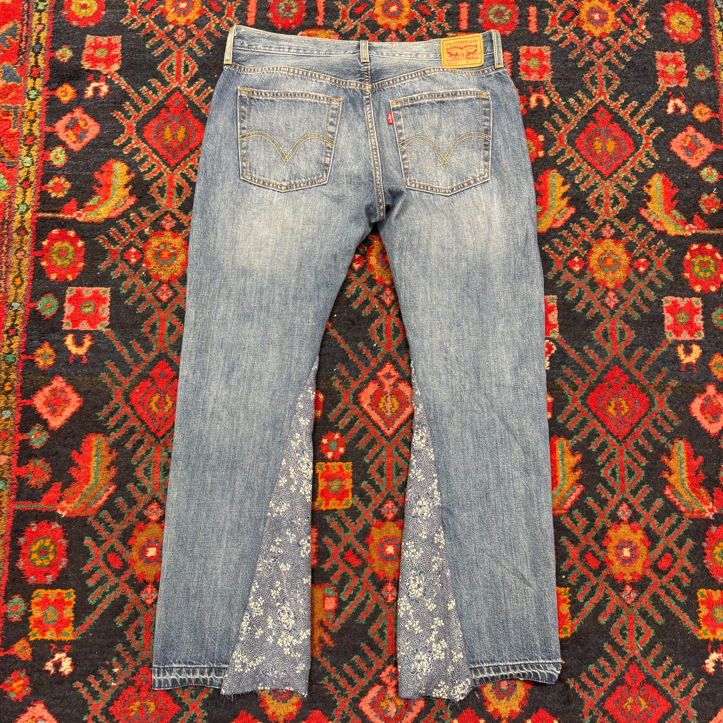 (M-L) RETROAREA REWORKED LEVI'S JEANSHOSE