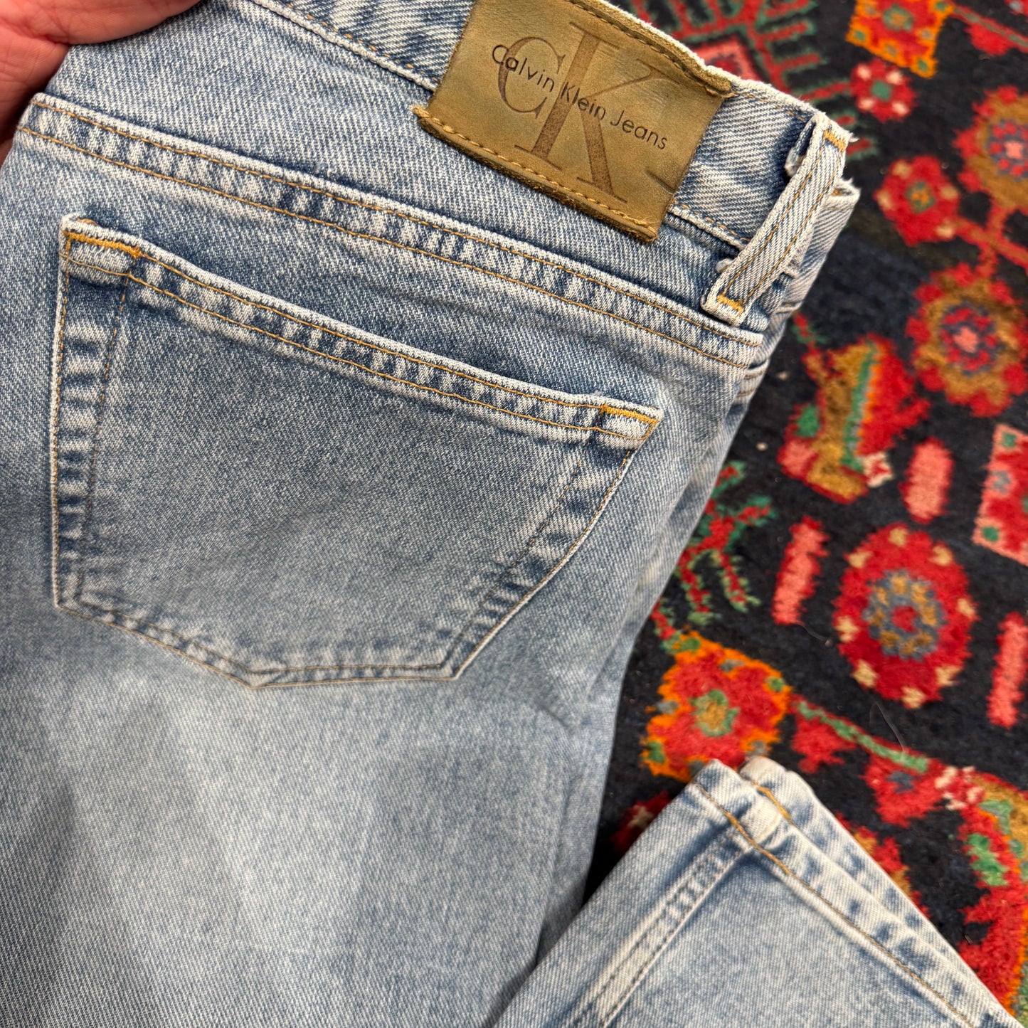 (L) CALVIN KLEIN FLARED JEANSHOSE
