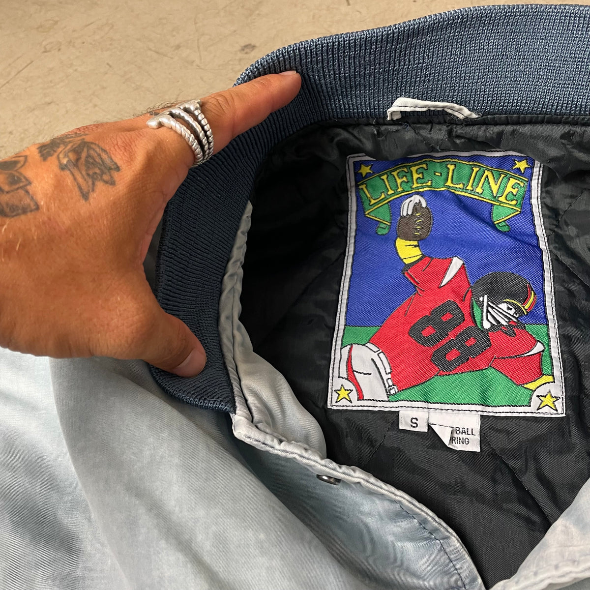 (S-M) 1980s Life Line Seattle Docks Satin Bomberjacke grau blau