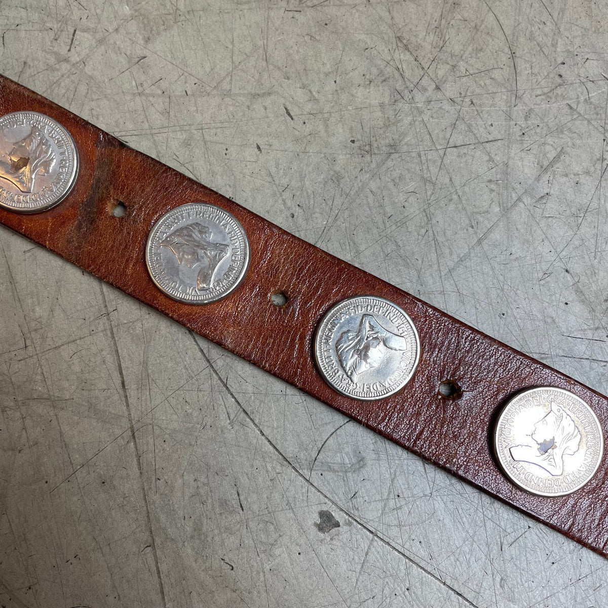 Vintage Studded Coin Ledergürtel braun Silber Nieten 93cm
