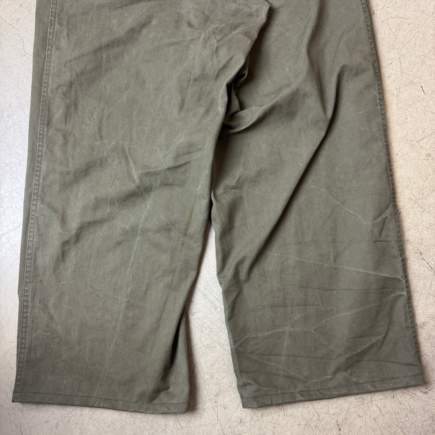 (XL) Repaired Vintage Army Fatigue Pants Olivgrün
