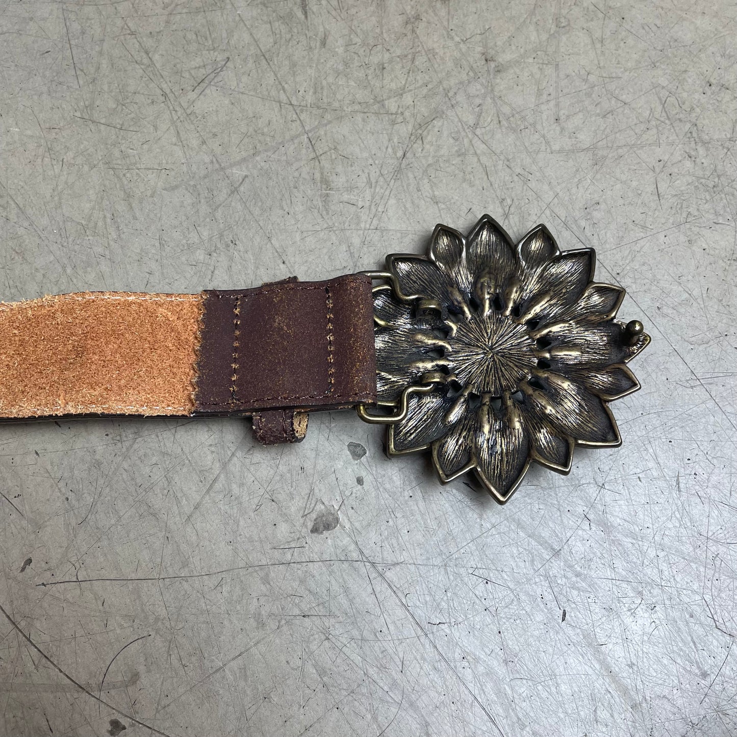 Vintage Flower Buckle Ledergürtel brass grün braun 107cm