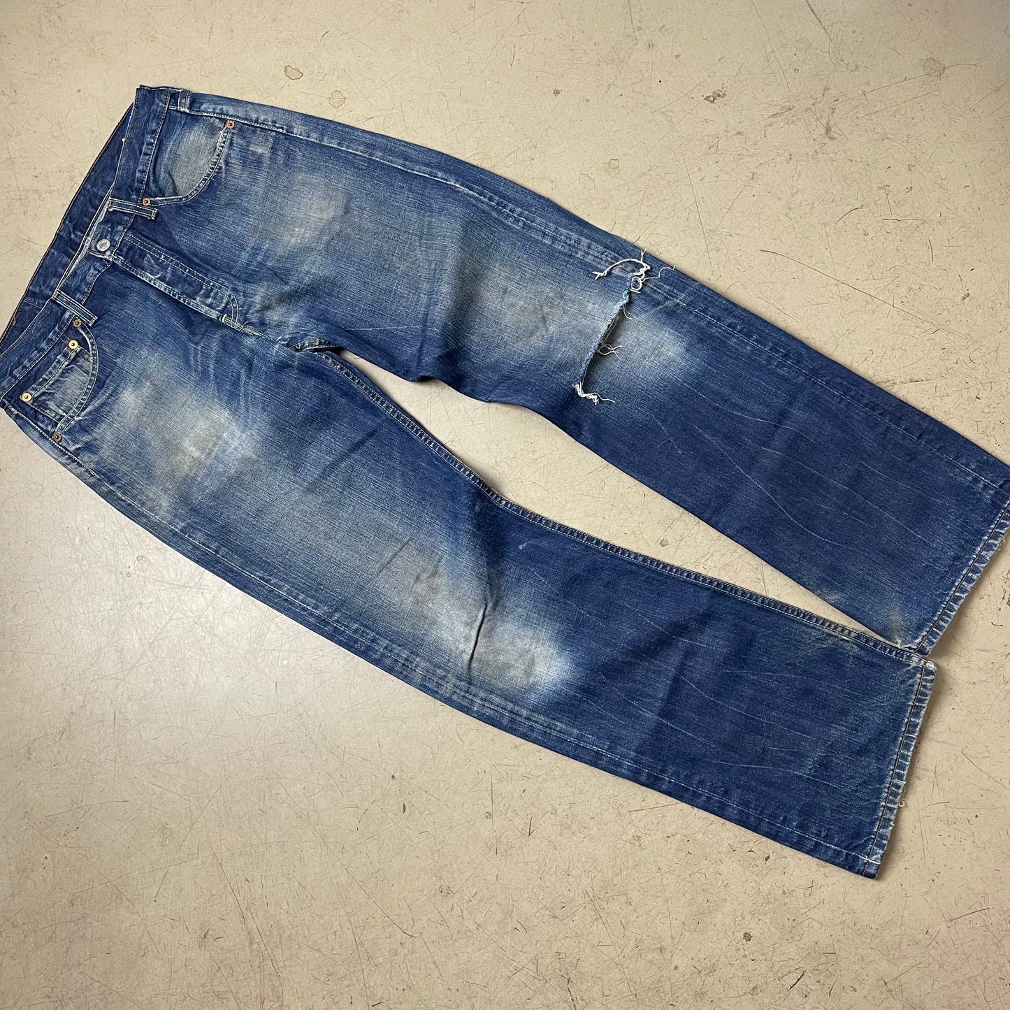(L) Levi’s 501 Jeanshose faded blau ripped W32L32
