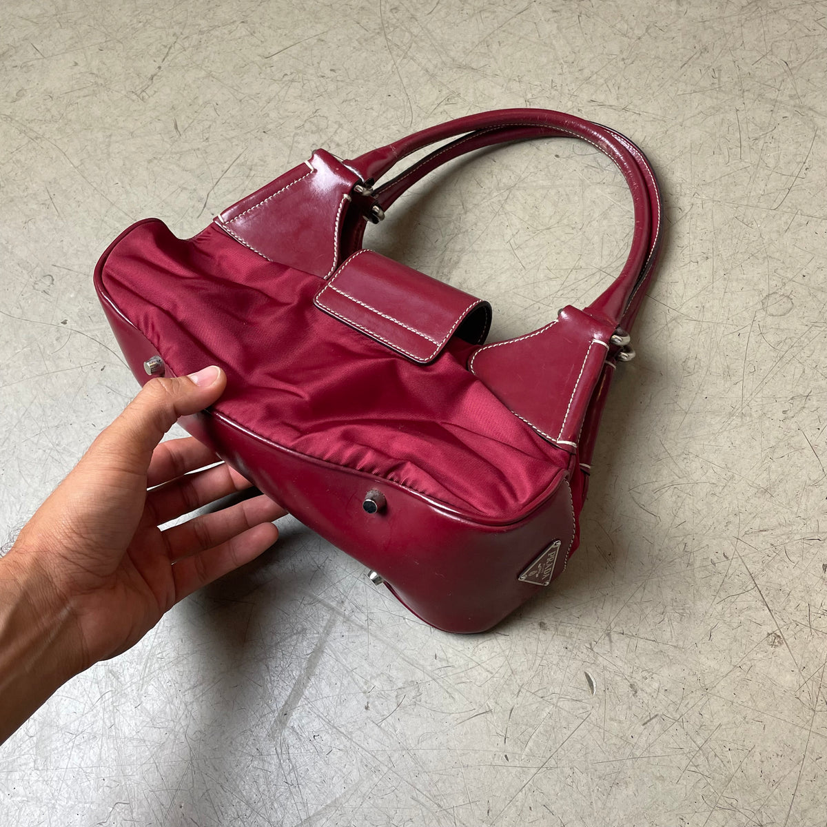 Vintage Prada Halfmoon Buckle Bag rot Nylon Leder