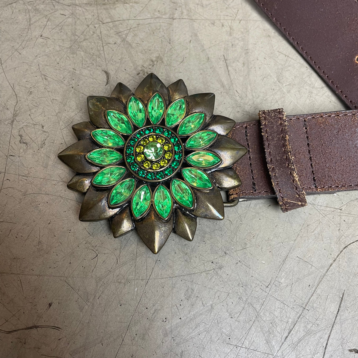 Vintage Flower Buckle Ledergürtel brass grün braun 107cm