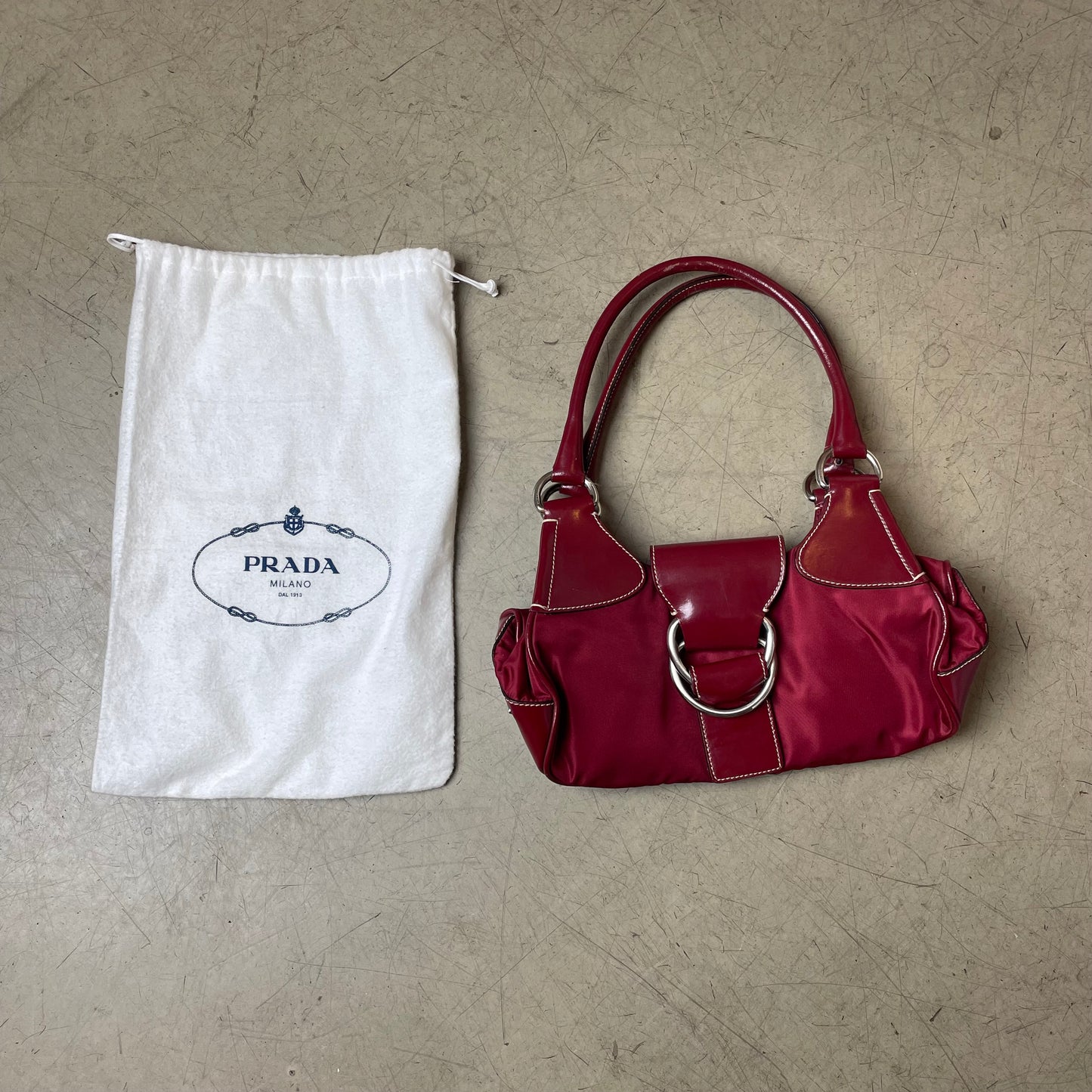 Vintage Prada Halfmoon Buckle Bag rot Nylon Leder