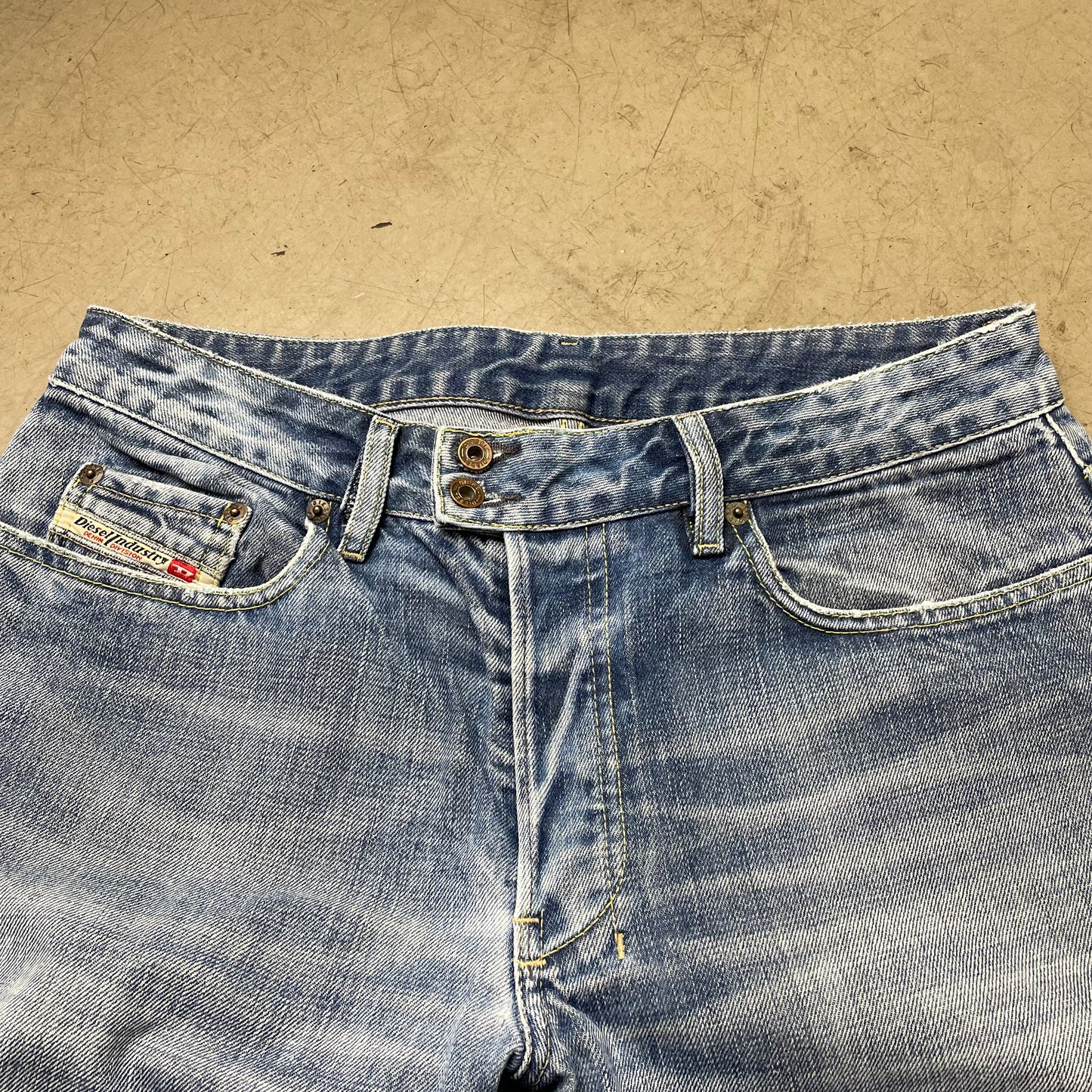 (M) 2000s Diesel Jeanshose faded hellblau W32