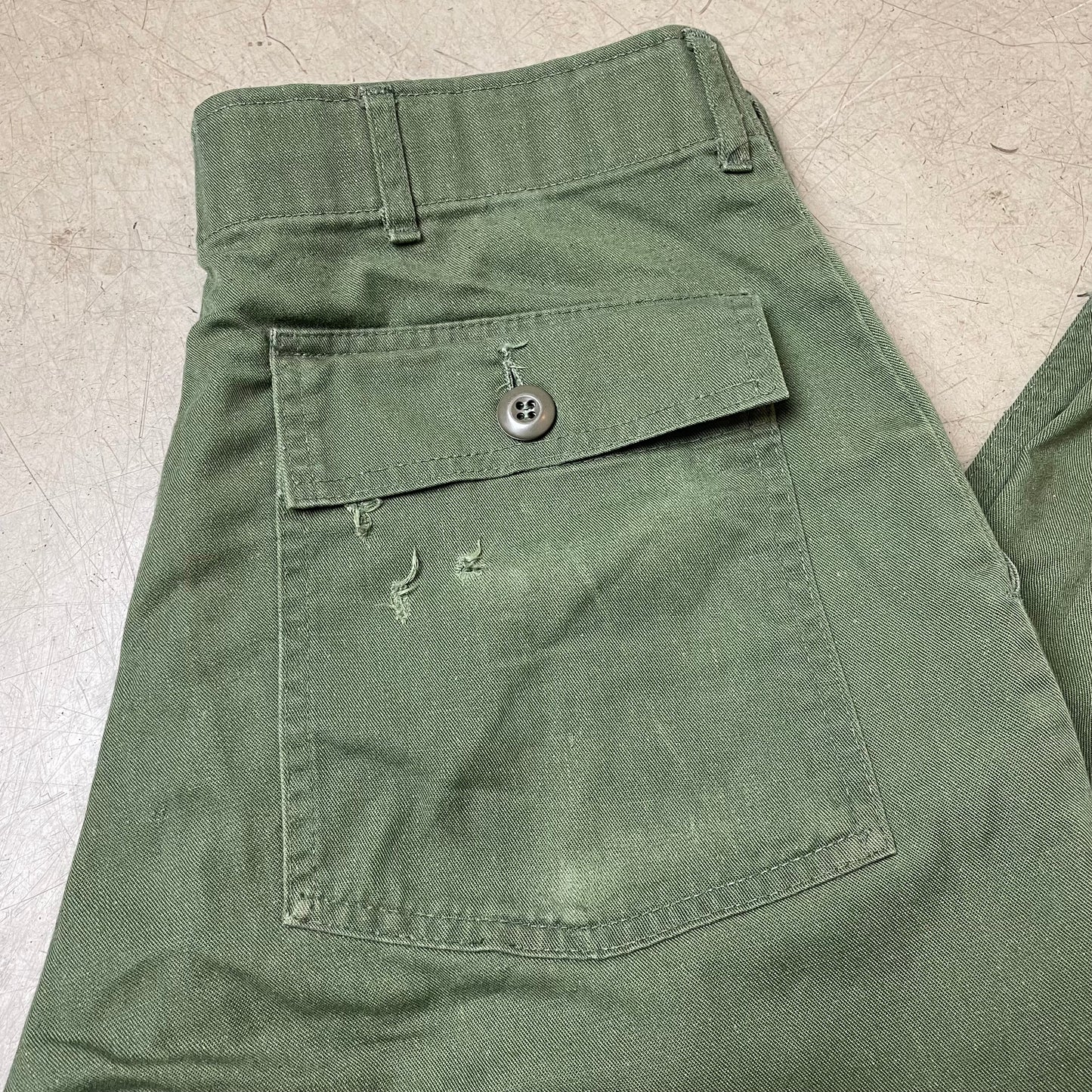 (M-L) US Army Front Pocket Utility Fatigue Pants olivgrün W34L29