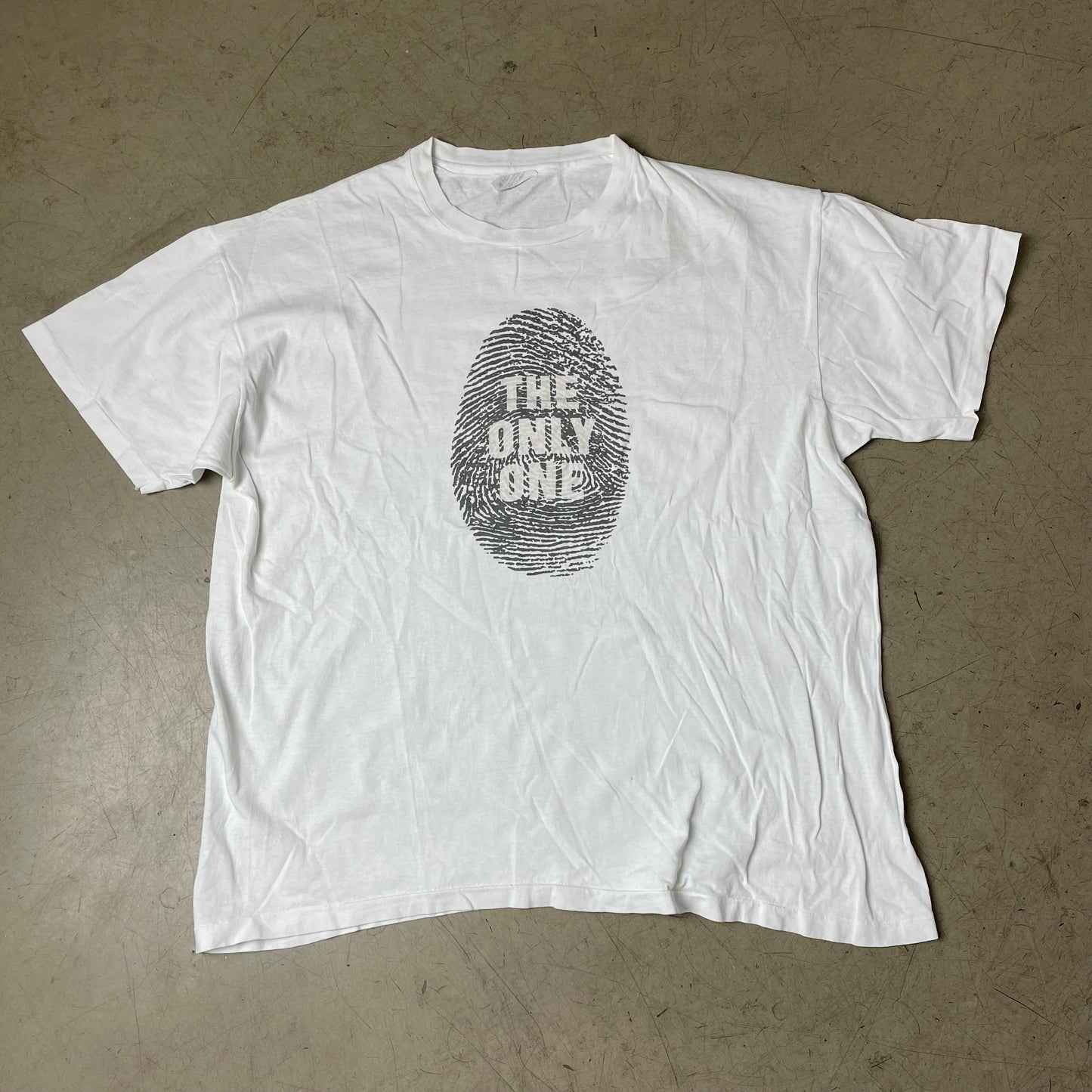 (L) 1990s Hanes Singlestitch Print Tshirt weiß The Only One