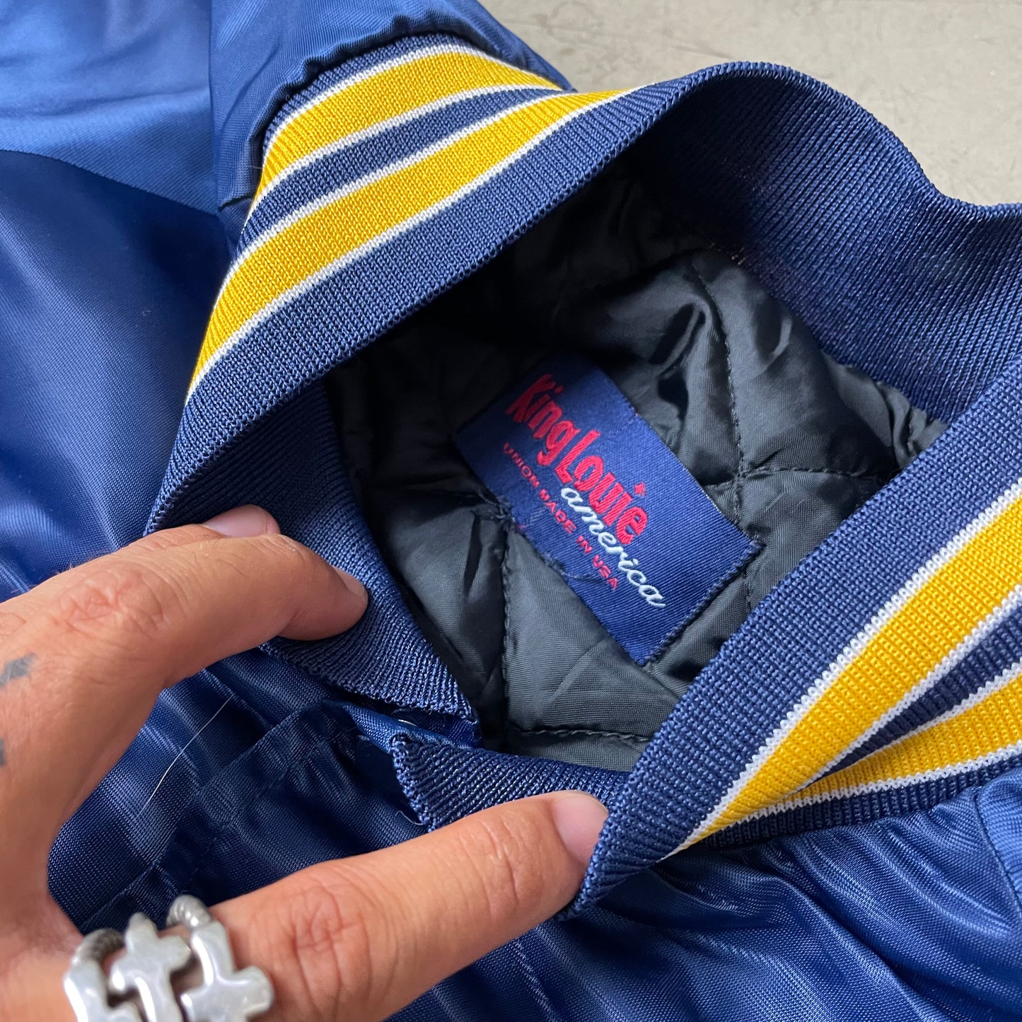 (XL) Vintage US Navy Anerican Legion Satin Bomberjacke blau gelb King Louie