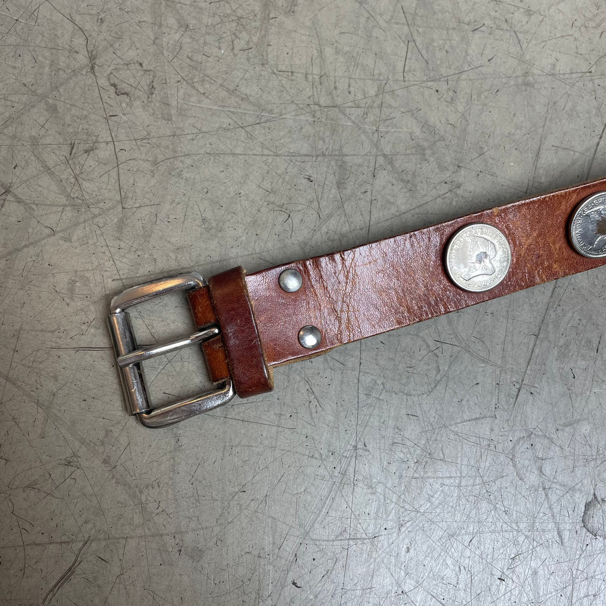 Vintage Studded Coin Ledergürtel braun Silber Nieten 93cm