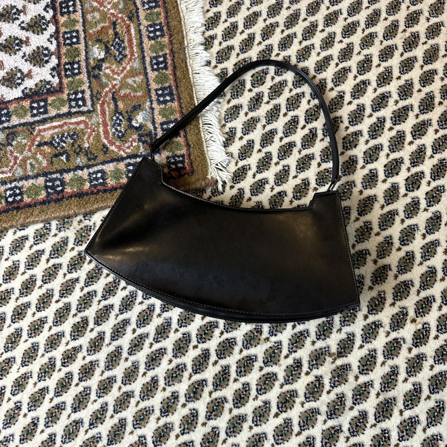 GUESS LEATHER BAGUETTE BAG