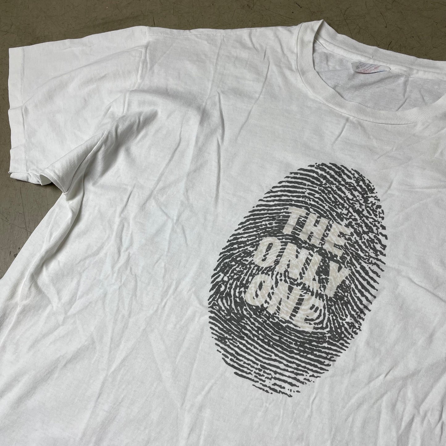 (L) 1990s Hanes Singlestitch Print Tshirt weiß The Only One