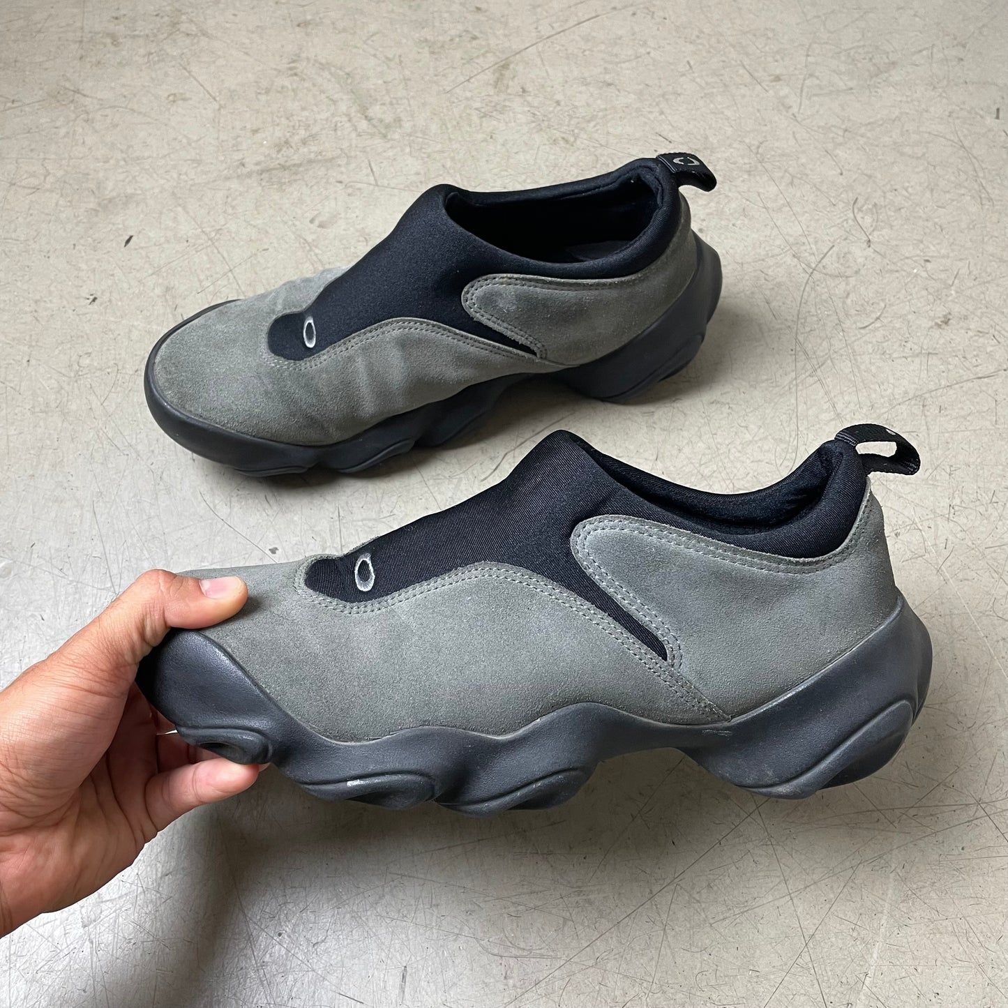 (42,5) Vintage Oakley Factory Team Suede Wildleder Sneaker grau schwarz US9