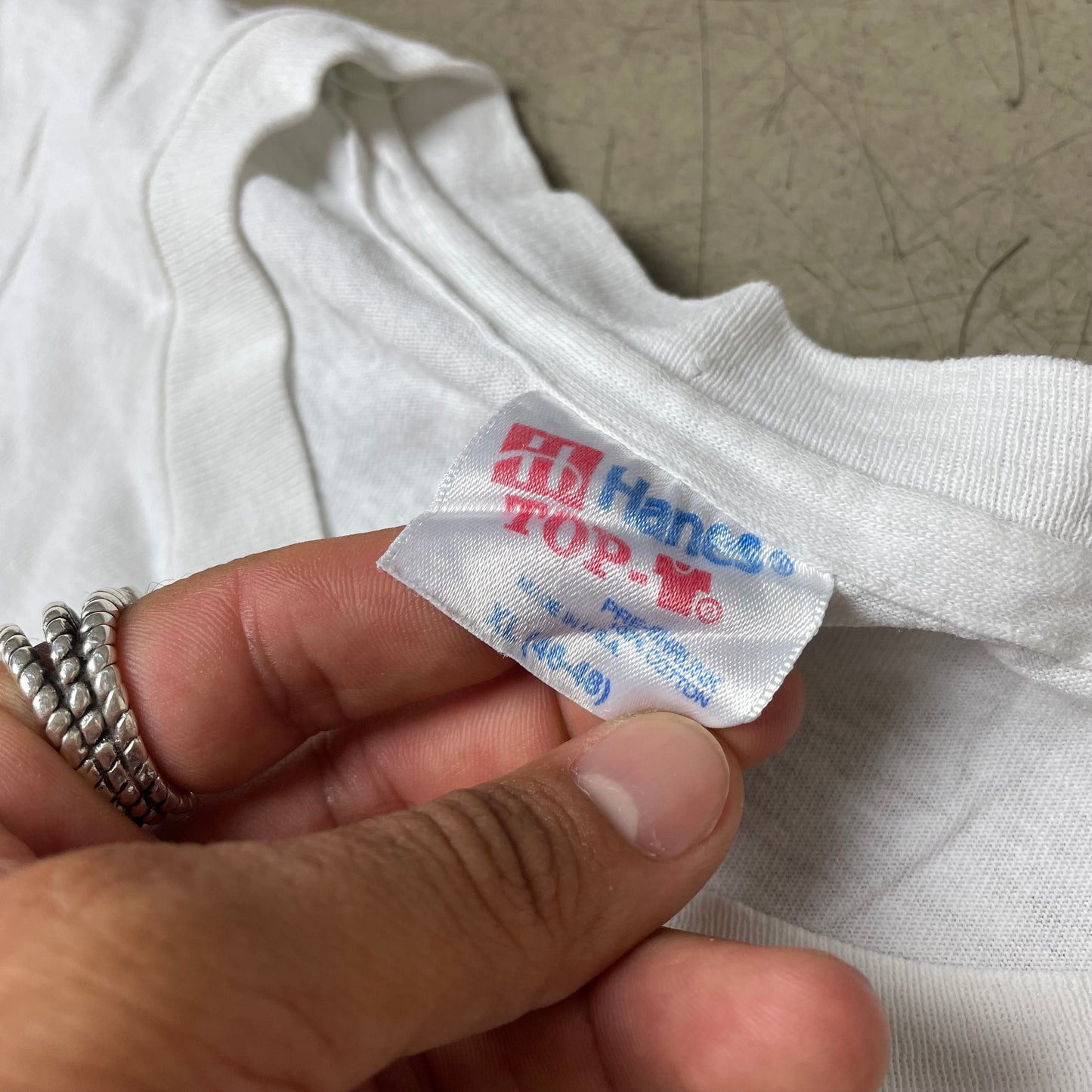 (L) 1990s Hanes Singlestitch Print Tshirt weiß The Only One