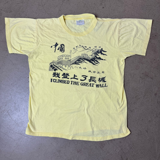 (M-L) 1990s China Great Wall Souvenir Print Tshirt Butter Yellow
