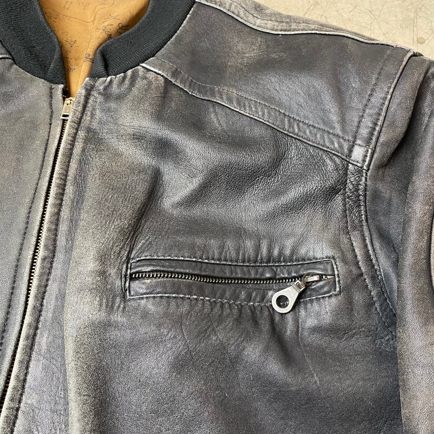 (M) Faded Repaired Vintage Leder Bomberjacke 48