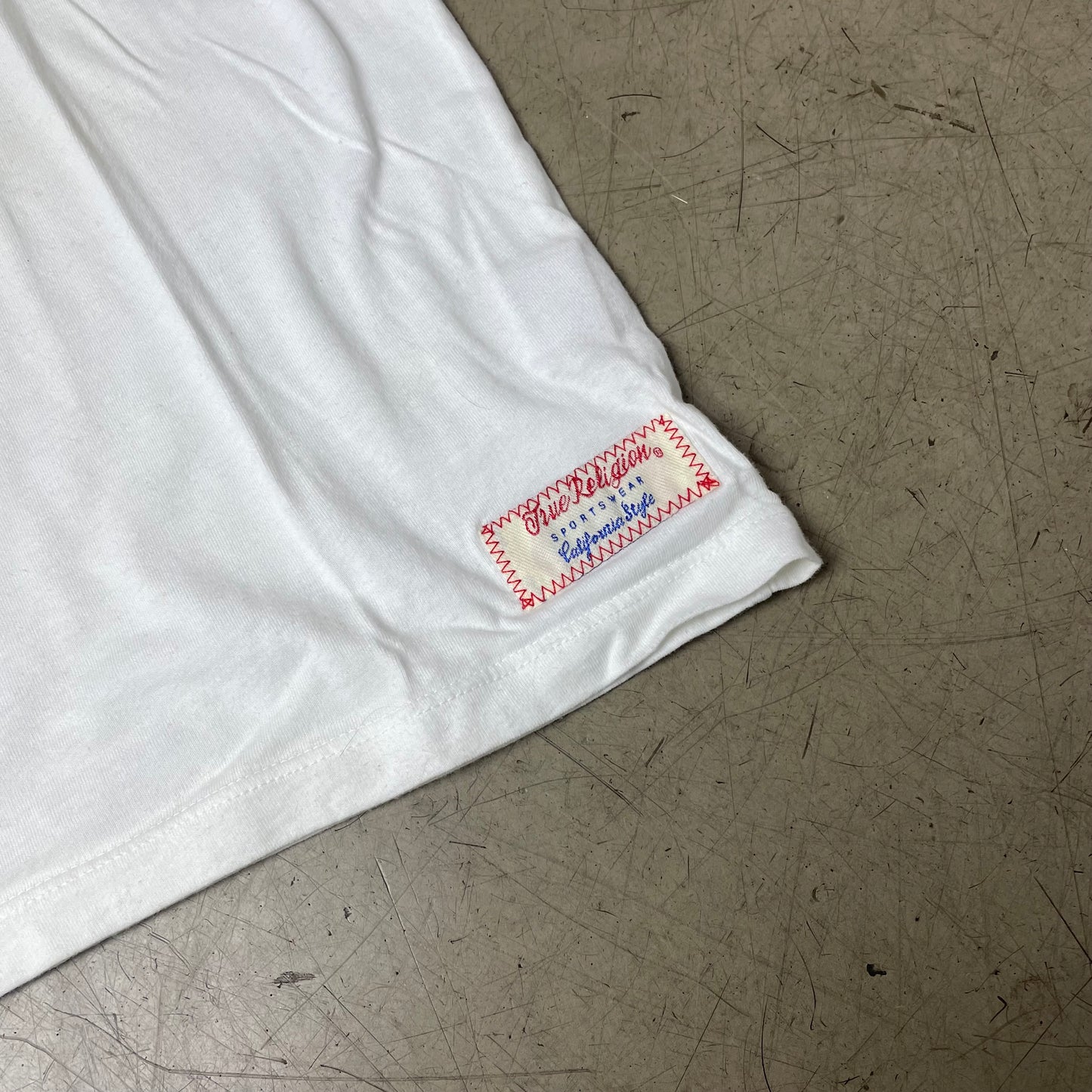 (M) True Religion World Tour Print Big Logo Tshirt weiß