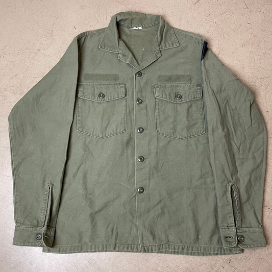 (M) 1970s OG107 Cotton Sateen US Army Hemd faded grün