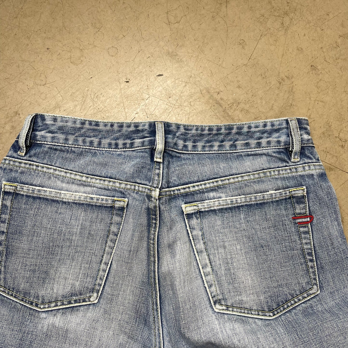 (M) 2000s Diesel Jeanshose faded hellblau W32