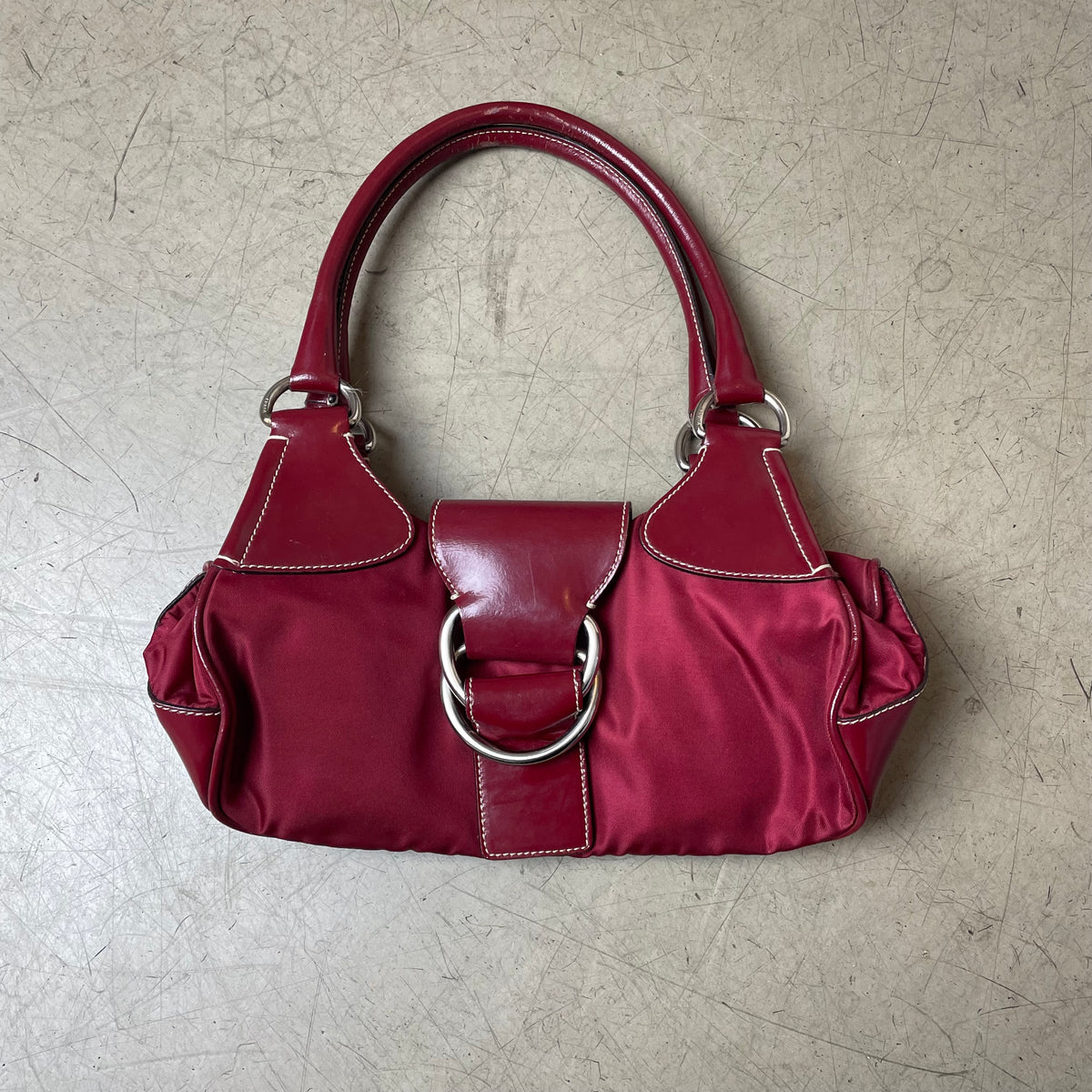 Vintage Prada Halfmoon Buckle Bag rot Nylon Leder