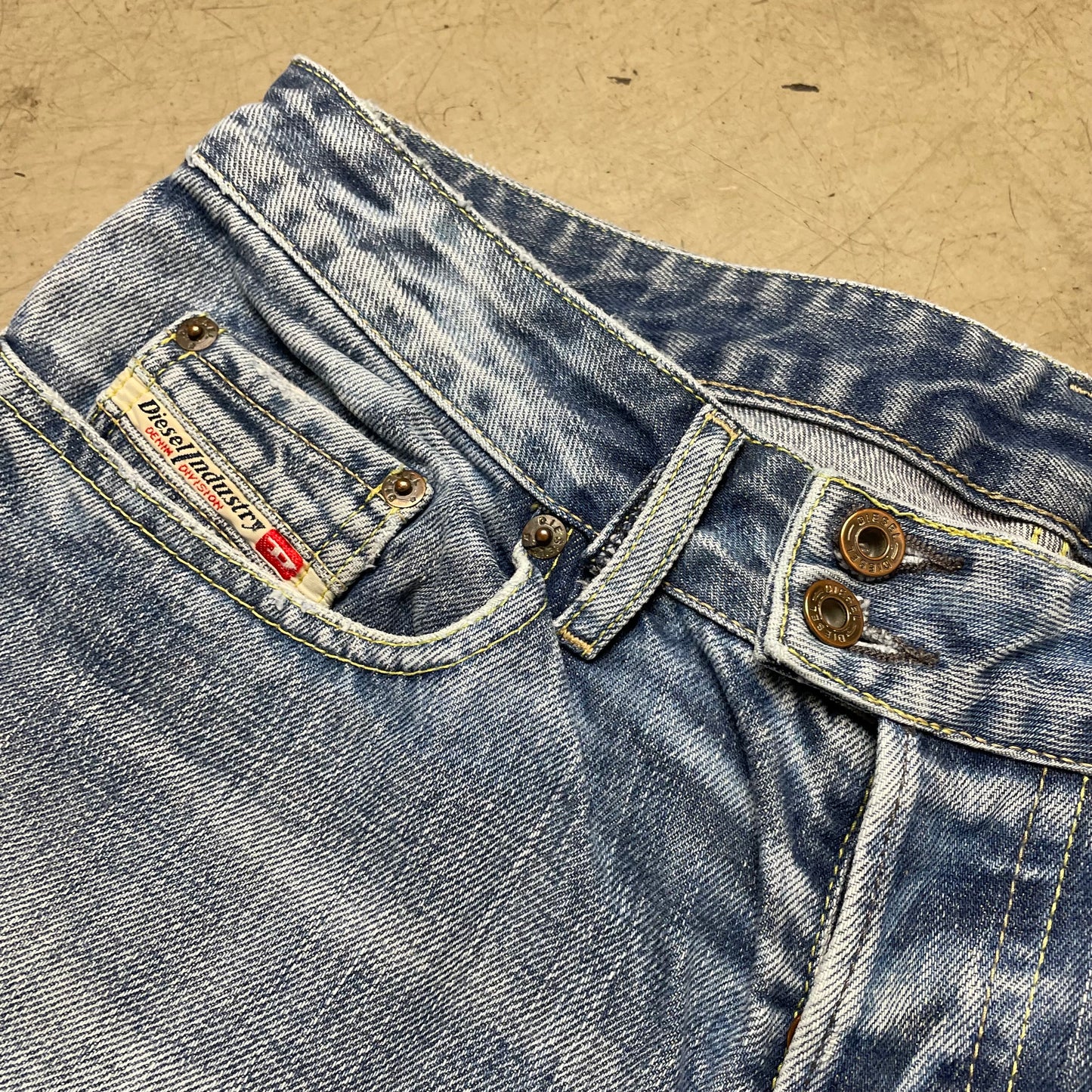 (M) 2000s Diesel Jeanshose faded hellblau W32