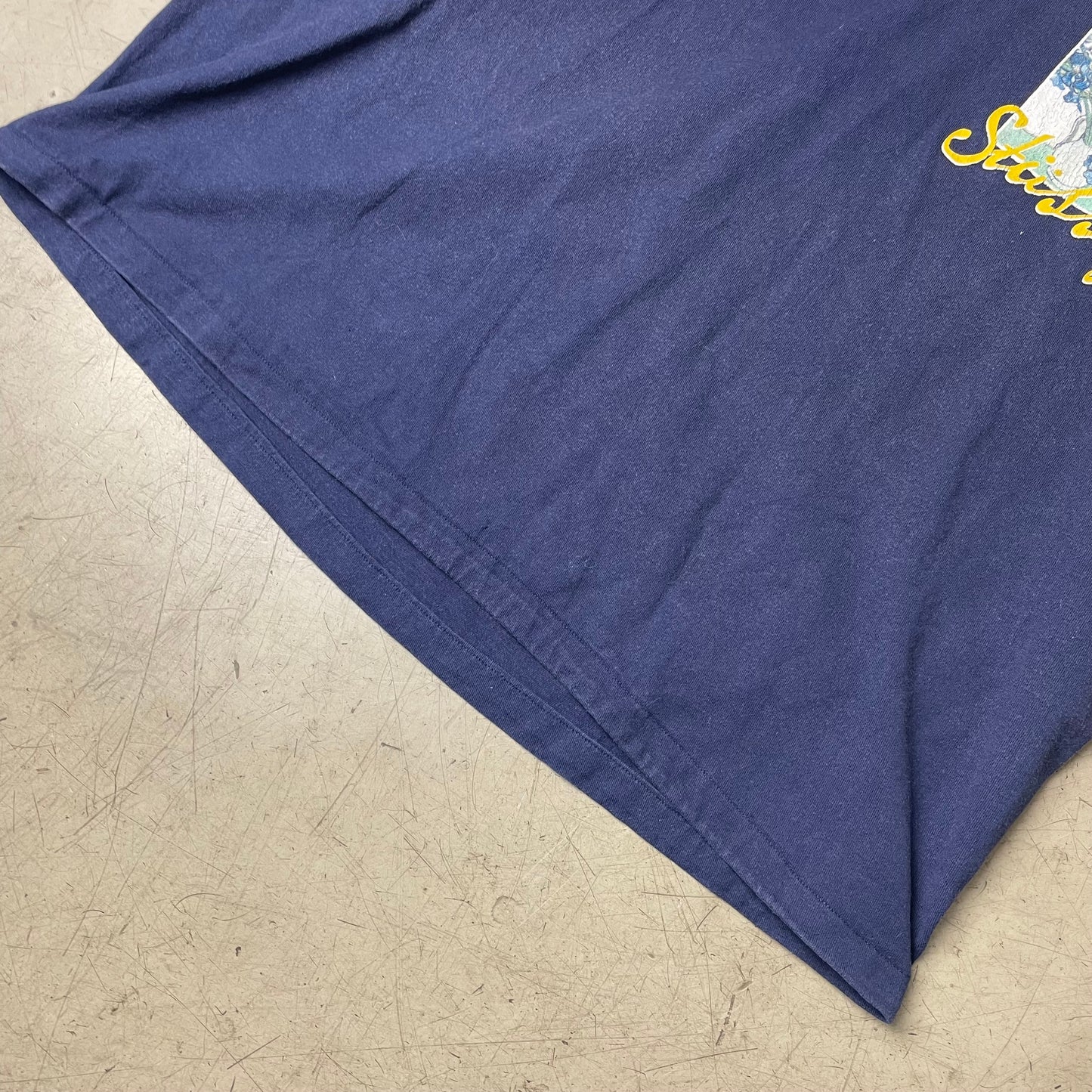 (XL) Stüssy Flower Print Tshirt „The Post Modernists“ Navy blau gelb