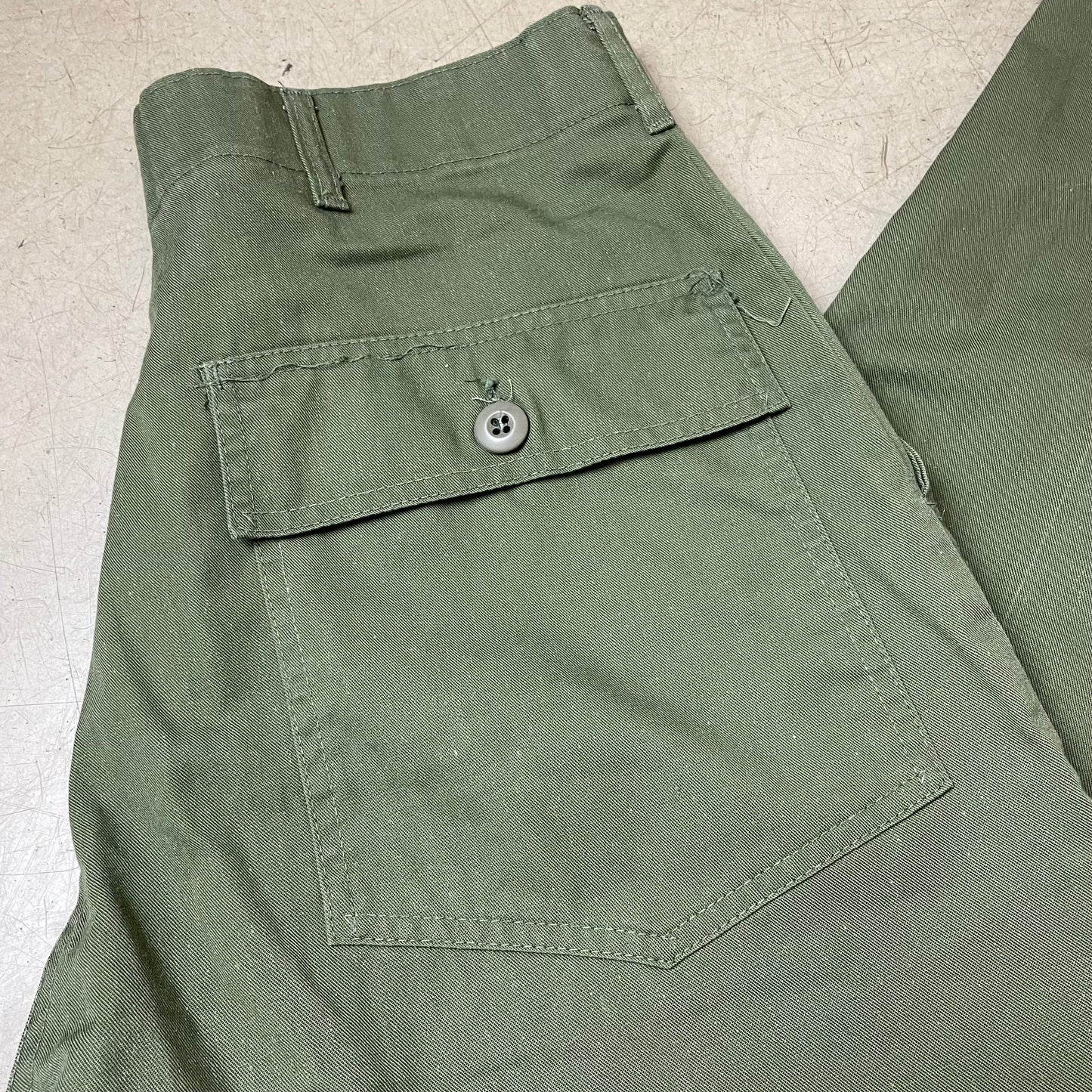 (M-L) US Army Front Pocket Utility Fatigue Pants olivgrün