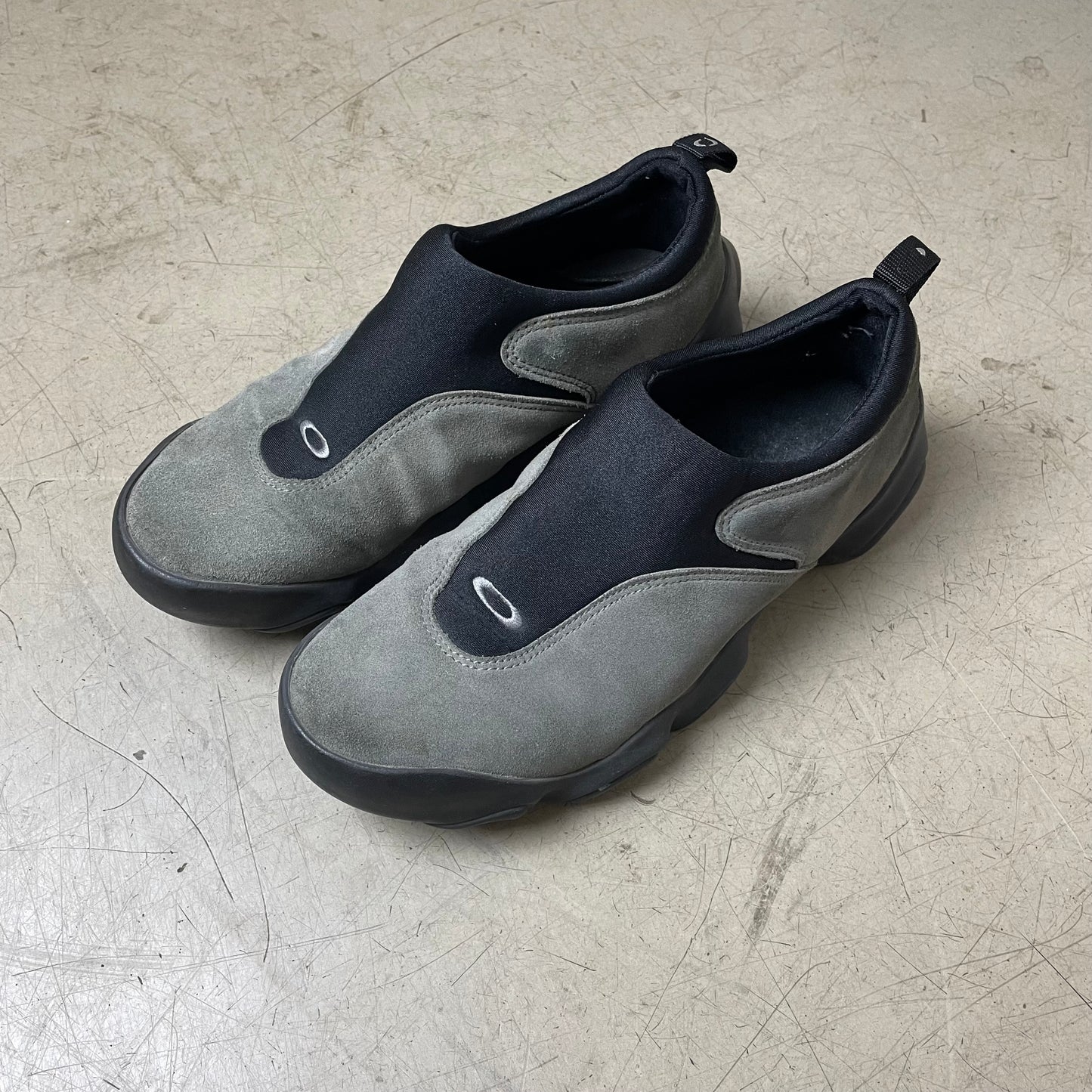 (42,5) Vintage Oakley Factory Team Suede Wildleder Sneaker grau schwarz US9