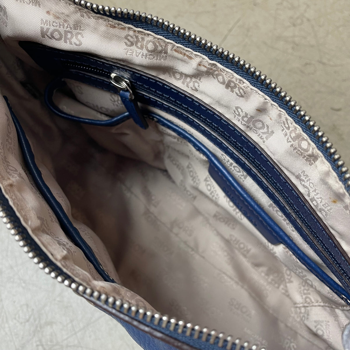 Studded Michael Kors Leder Handtasche blau Silber