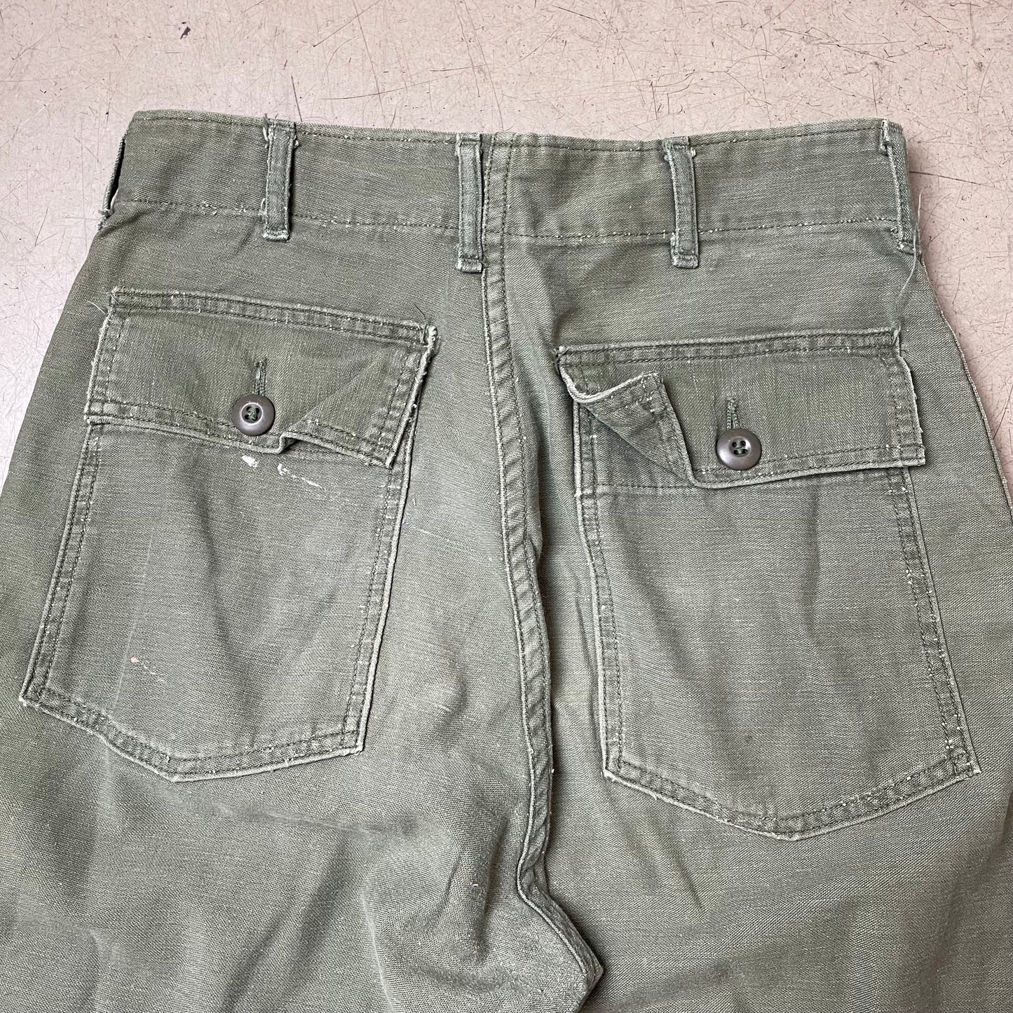 (S-M) US Army Front Pocket Utility Fatigue Pants olivgrün W30L31