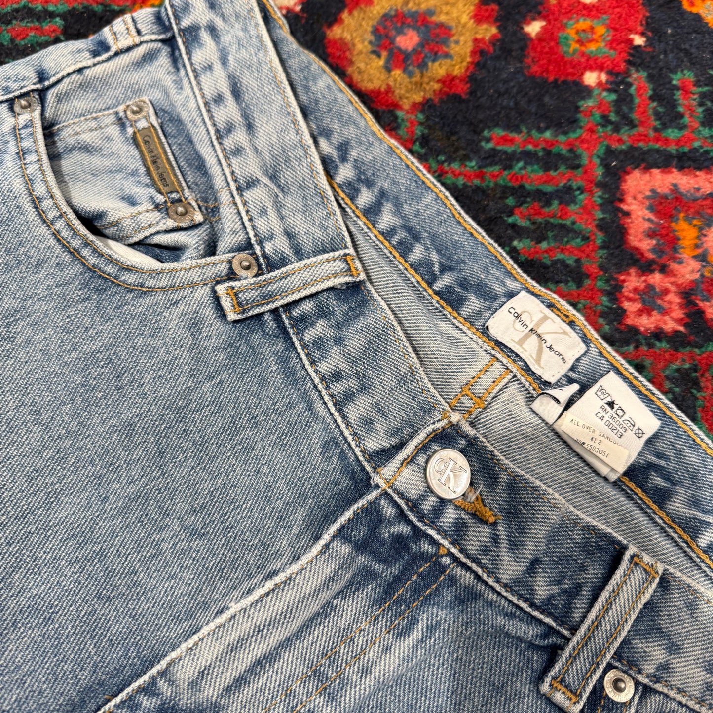 (L) CALVIN KLEIN FLARED JEANSHOSE