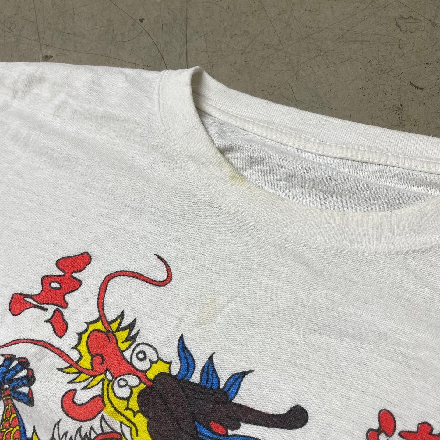 (M) Vintage Handpainted Hong Kong Dragon Tshirt weiß