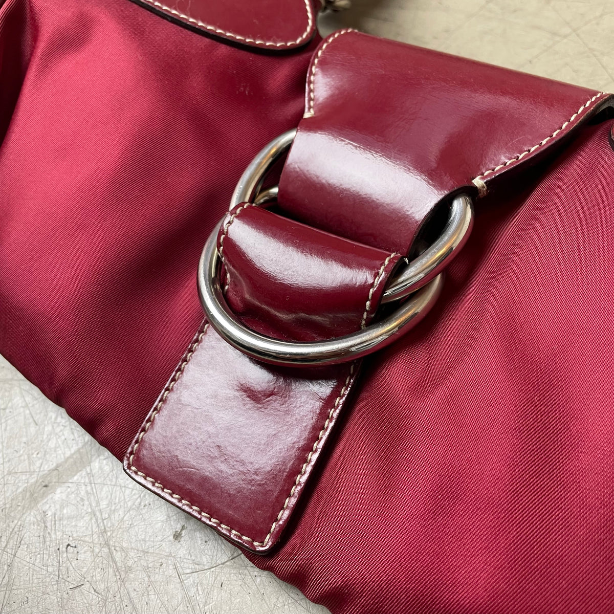 Vintage Prada Halfmoon Buckle Bag rot Nylon Leder