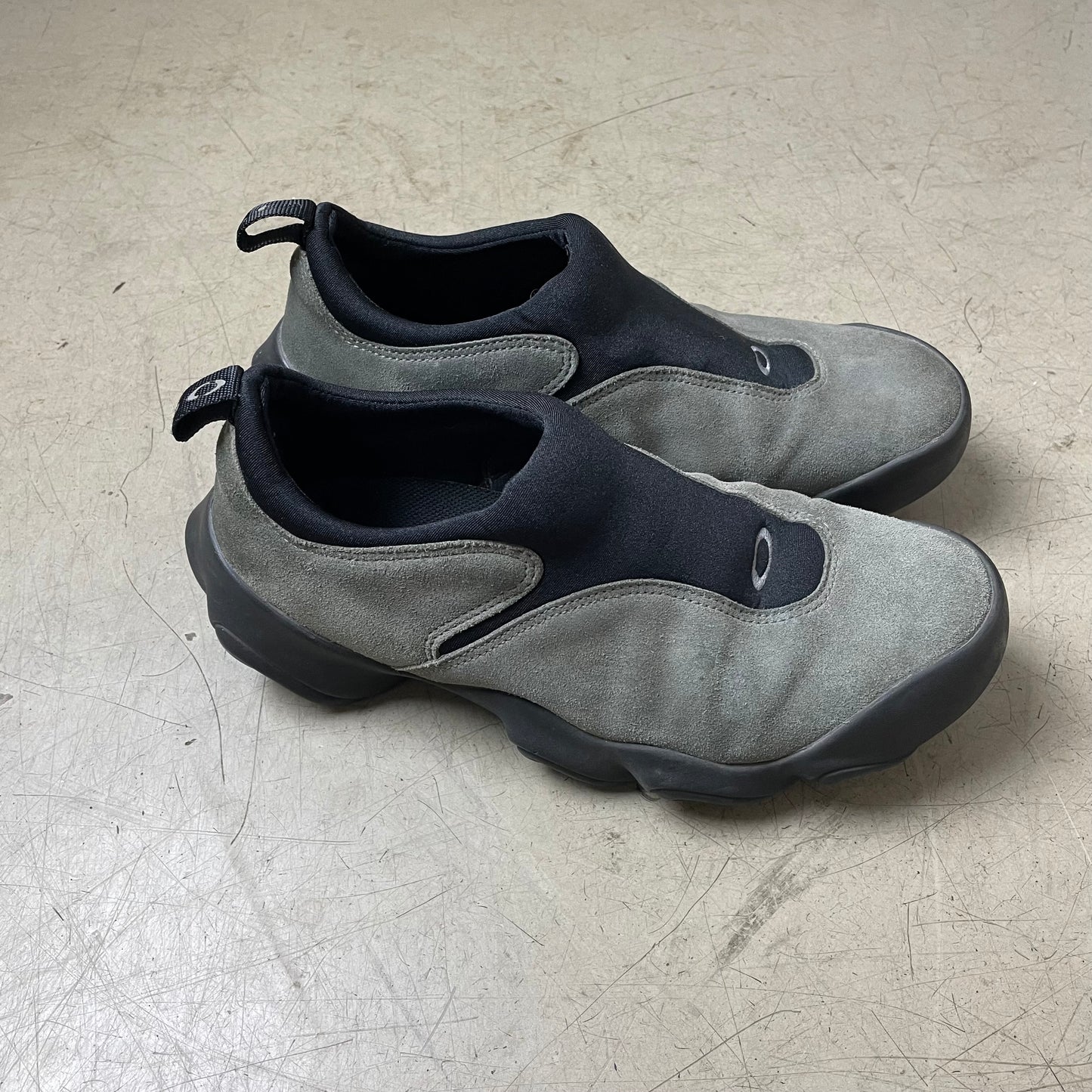 (42,5) Vintage Oakley Factory Team Suede Wildleder Sneaker grau schwarz US9