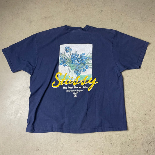 (XL) Stüssy Flower Print Tshirt „The Post Modernists“ Navy blau gelb