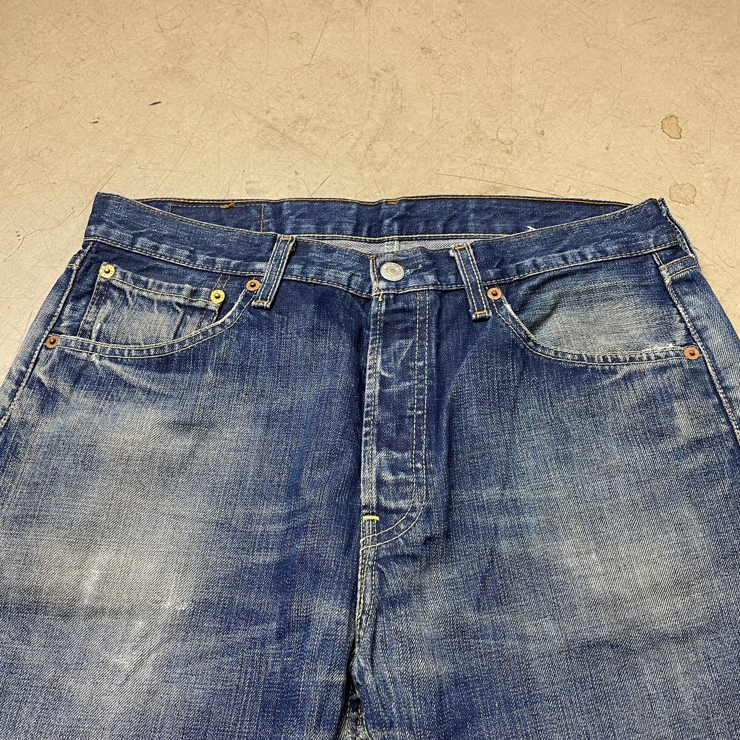 (L) Levi’s 501 Jeanshose faded blau ripped W32L32