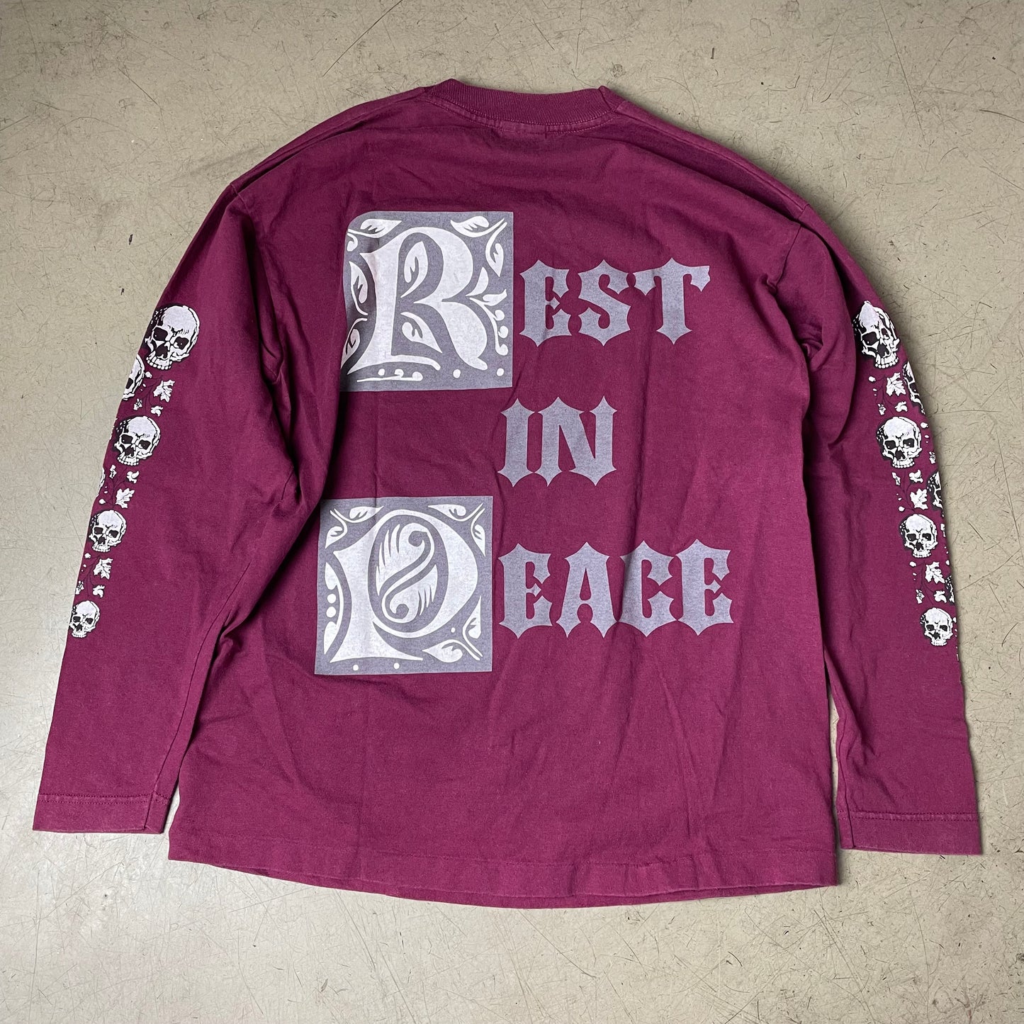 (L) 1990s Screenstars Rest In Peace Skull Longsleeve dunkelrot