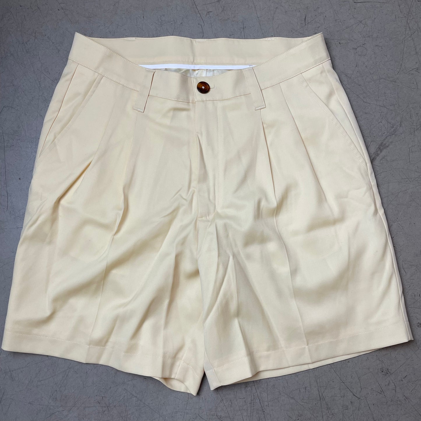 (L) Le Fleur Kurze Hose Chino Shorts Stoffhose helles gelb W32