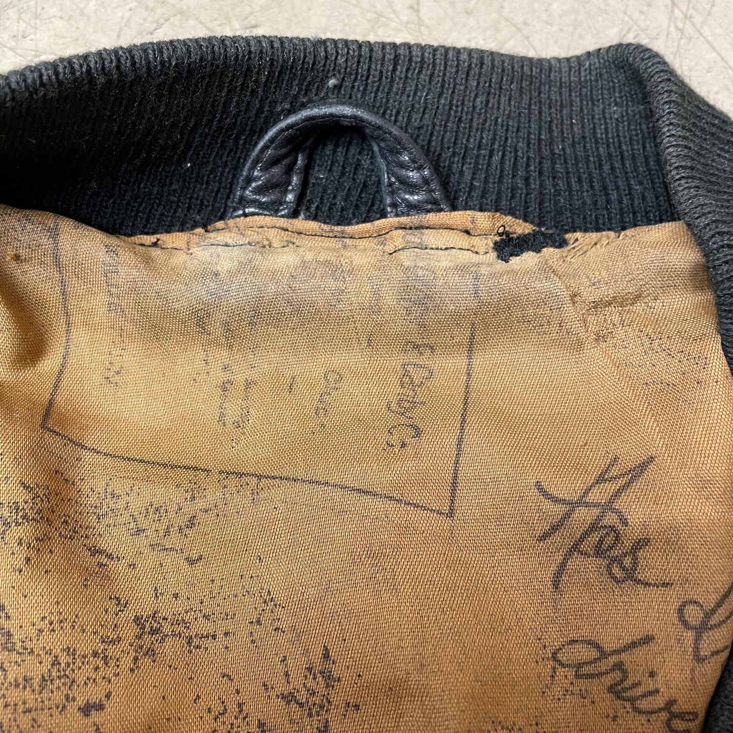 (M) Faded Repaired Vintage Leder Bomberjacke 48