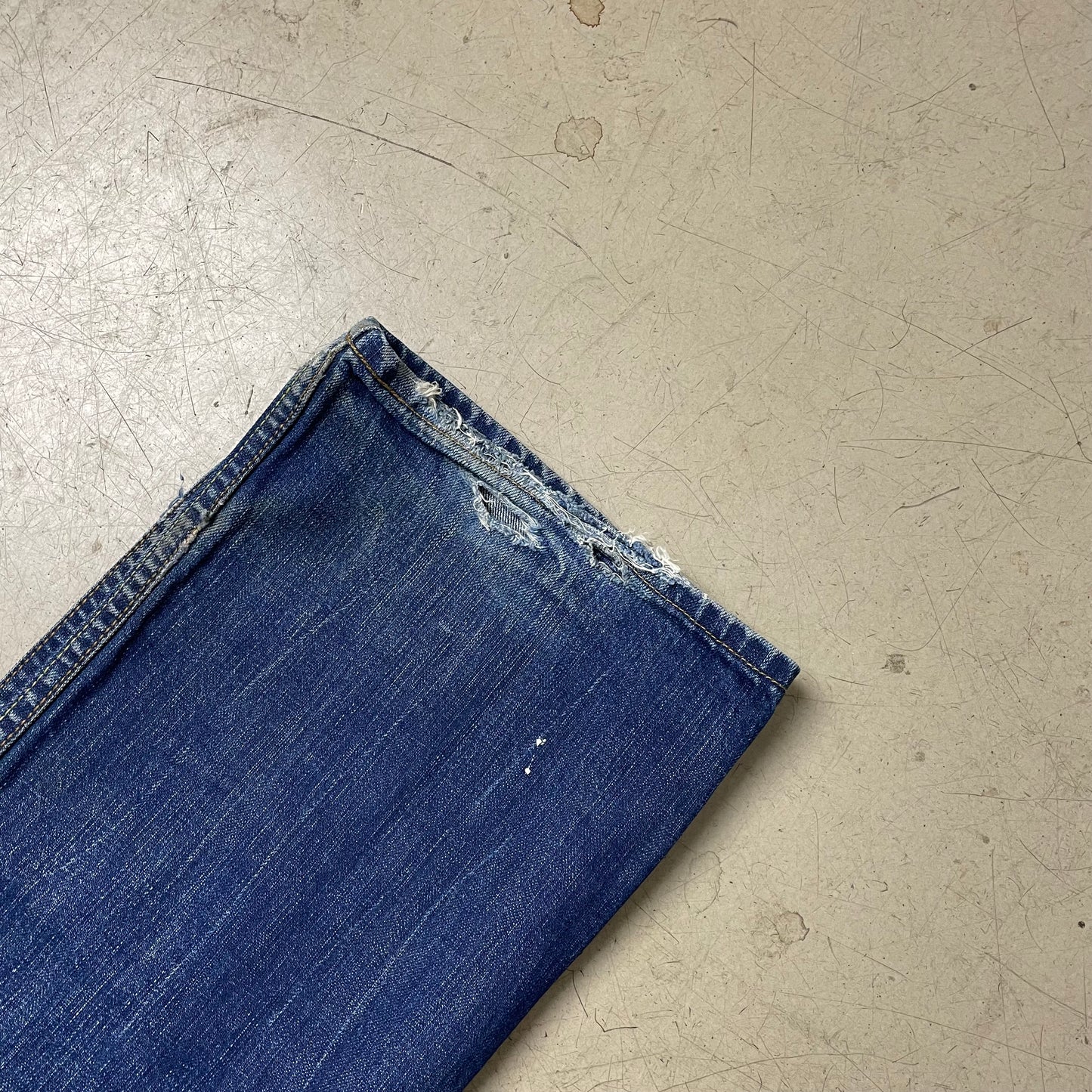 (L) Levi’s 501 Jeanshose faded blau ripped W32L32