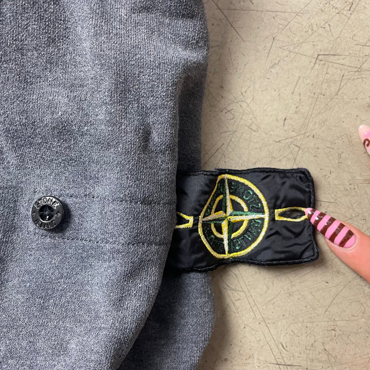(M-L) Stone Island Patch Hoodie Grau