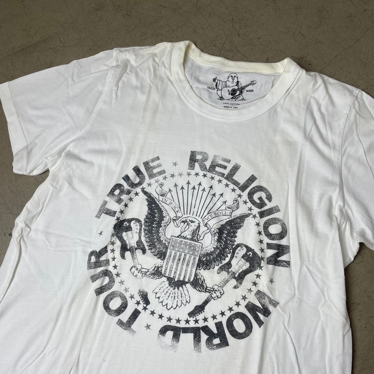 (M) True Religion World Tour Print Big Logo Tshirt weiß