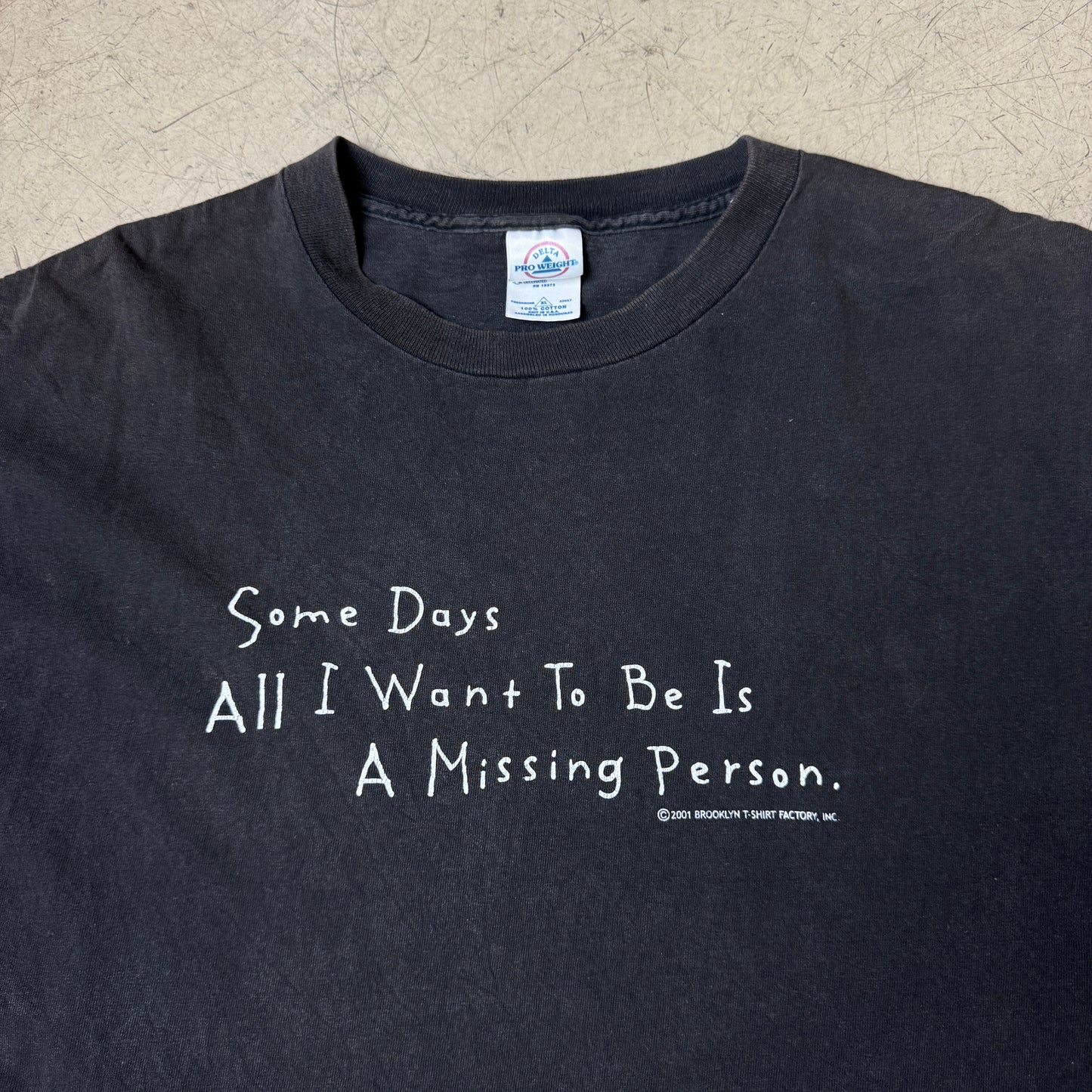 (XL) Vintage Quote Shirt „Missing Person“ Schwarz Delta Pro Weight